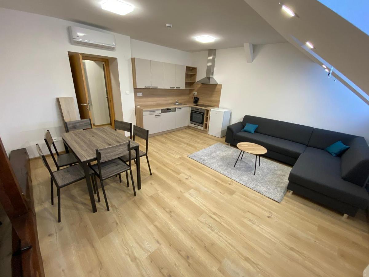 No. 34 Apartment Hradec Kralove Bagian luar foto